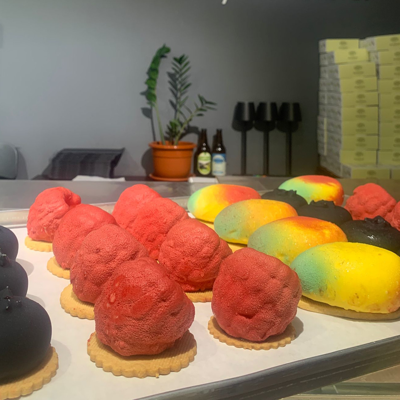 arome by amada, comenzi torturi, candy bar și prăjituri pentru evenimente private și corporate în câmpulung, argeș și bucurești.