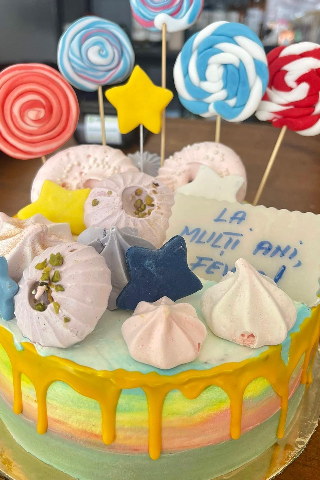 Tort cu mascarpone și fructe proaspete de sezon, cofetărie artizanală