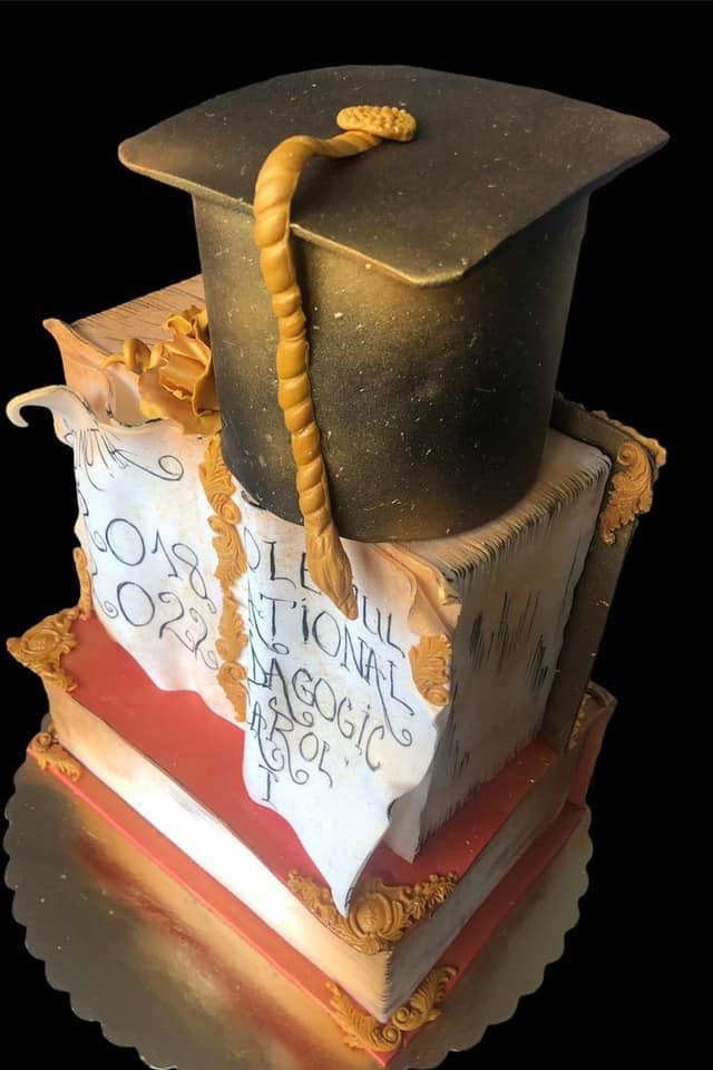 Tort Red Velvet cu cremă de brânză și blat roșu catifelat, Arome by Amada