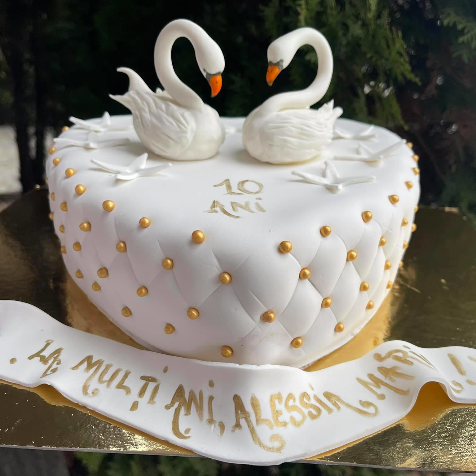 Tort Caramel Salted cu drip de caramel și alune crocante, torturi la comandă Câmpulung