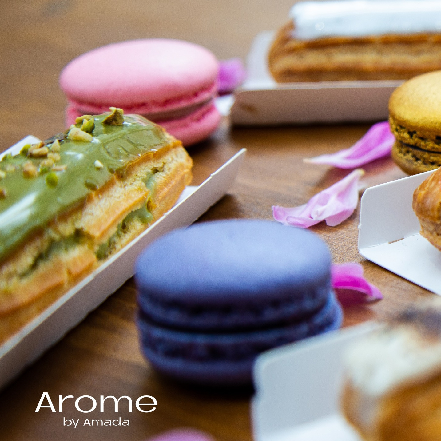 arome by amada, comenzi torturi, candy bar și prăjituri pentru evenimente private și corporate în câmpulung, argeș și bucurești.