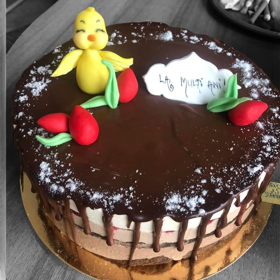 Tort Lemon Fresh cu cremă de lămâie și decor minimalist